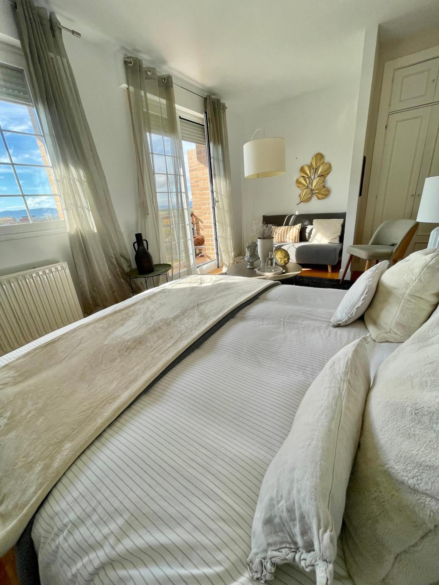 Estilosa Casa Golf Suites Gorraiz Buitenkant foto